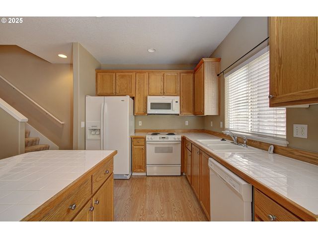 3058 Se MERRIWEATHER Dr, Hillsboro, OR 97123