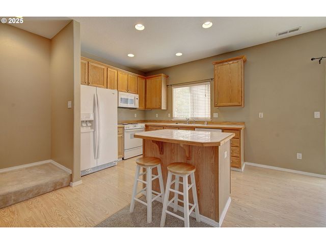 3058 Se MERRIWEATHER Dr, Hillsboro, OR 97123