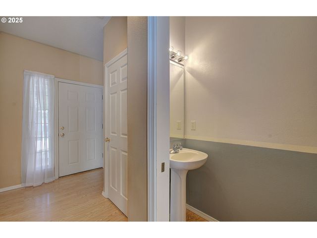 3058 Se MERRIWEATHER Dr, Hillsboro, OR 97123