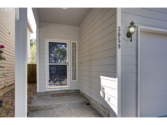 3058 Se MERRIWEATHER Dr, Hillsboro, OR 97123