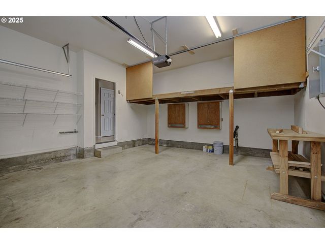 3058 Se MERRIWEATHER Dr, Hillsboro, OR 97123