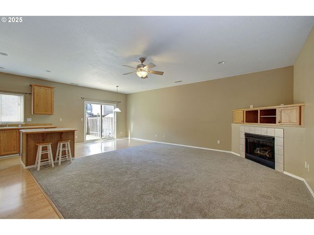 3058 Se MERRIWEATHER Dr, Hillsboro, OR 97123