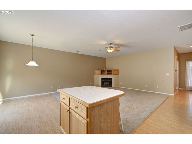 3058 Se MERRIWEATHER Dr, Hillsboro, OR 97123