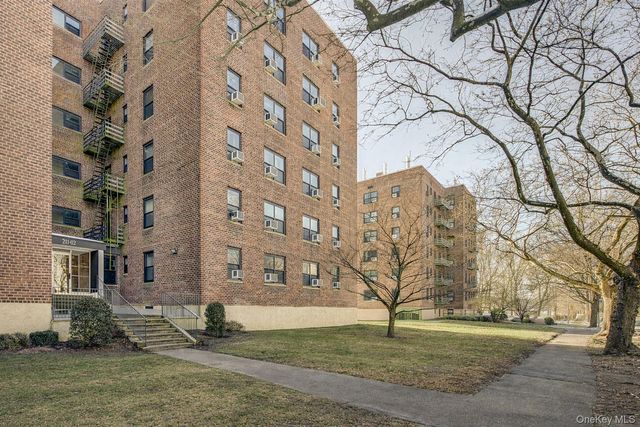 211-02 73rd Avenue 6P, Bayside, NY 11364