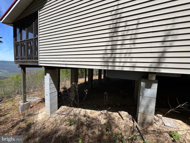 457 BLUMB LN, Great Cacapon, WV 25422