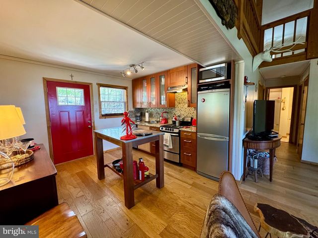 457 BLUMB LN, Great Cacapon, WV 25422