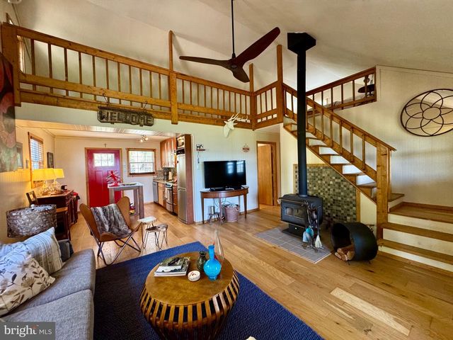 457 BLUMB LN, Great Cacapon, WV 25422