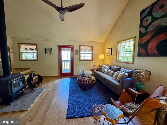 457 BLUMB LN, Great Cacapon, WV 25422