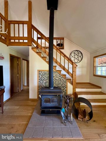 457 BLUMB LN, Great Cacapon, WV 25422