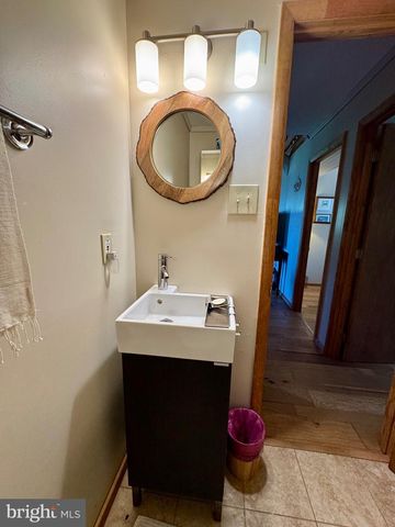 457 BLUMB LN, Great Cacapon, WV 25422