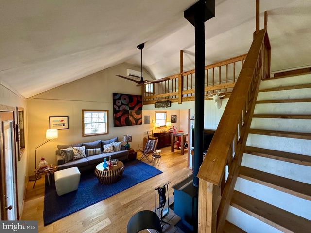457 BLUMB LN, Great Cacapon, WV 25422
