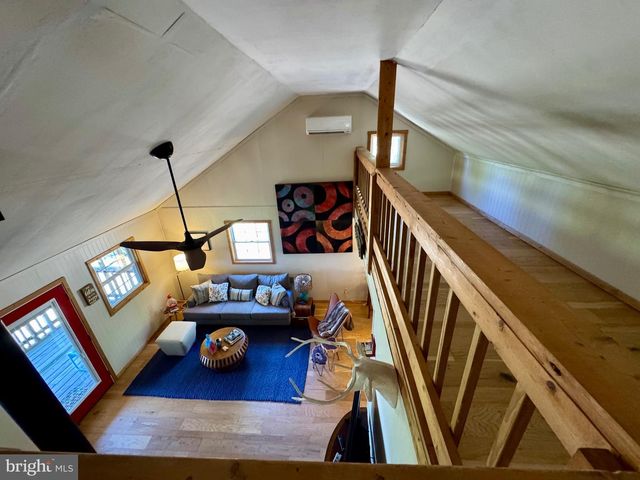 457 BLUMB LN, Great Cacapon, WV 25422