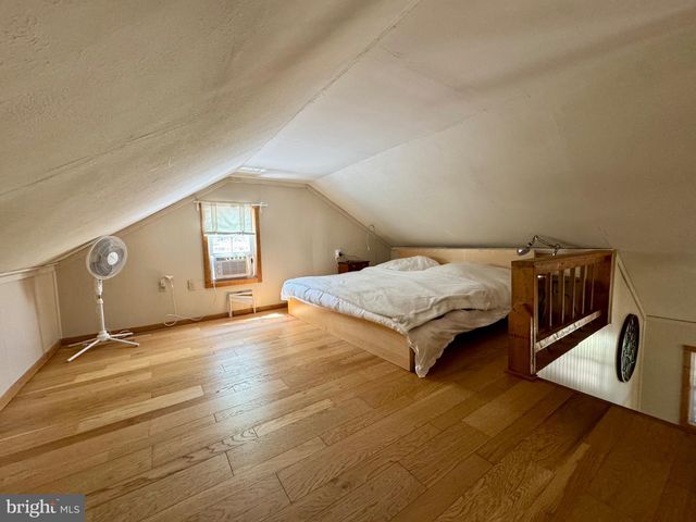 457 BLUMB LN, Great Cacapon, WV 25422