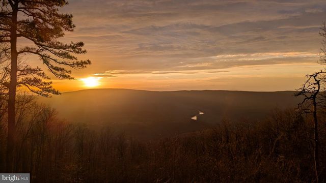 457 BLUMB LN, Great Cacapon, WV 25422