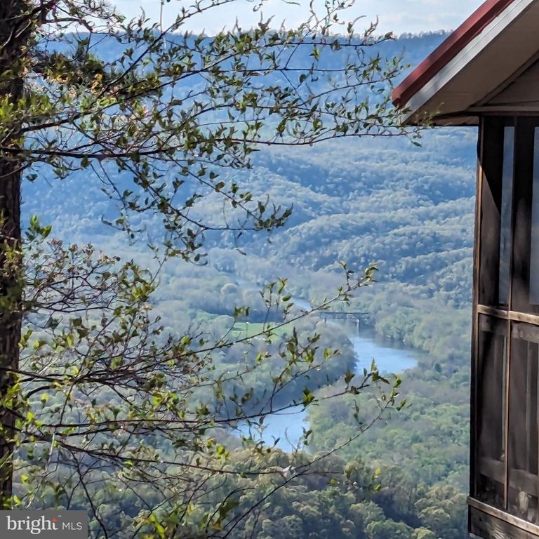 457 BLUMB LN, Great Cacapon, WV 25422