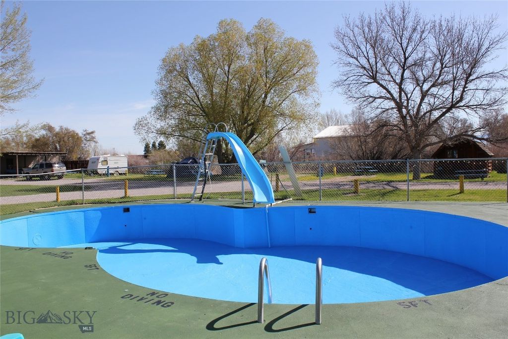 735 W Park, Dillon, MT 59725 photo 2