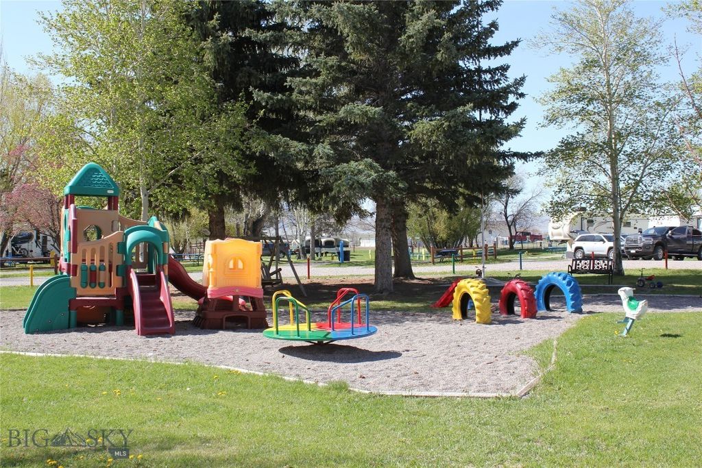 735 W Park, Dillon, MT 59725 photo 9