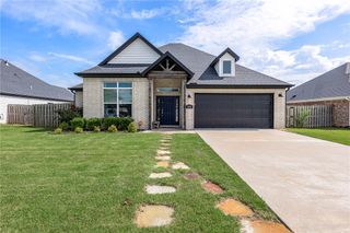 1902 W Gilligan Avenue, Rogers, AR 72758