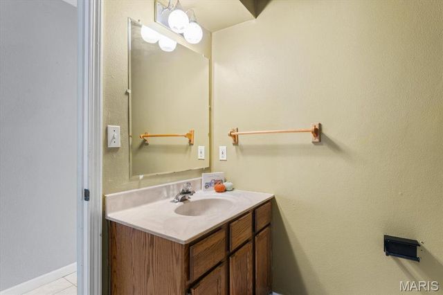 40 Clinton Hill Drive, Belleville, IL 62226