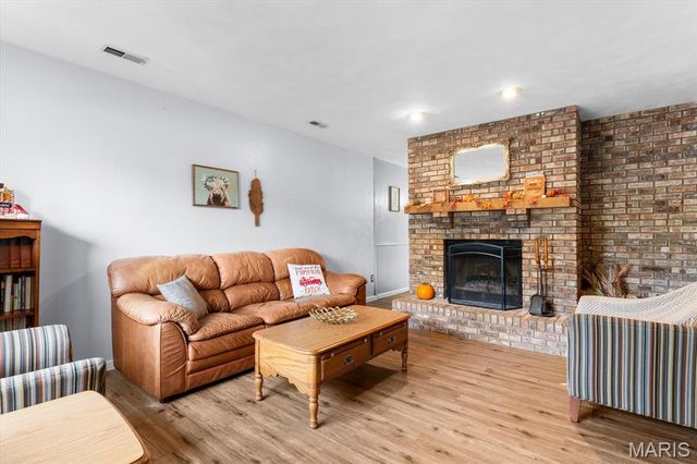 40 Clinton Hill Drive, Belleville, IL 62226