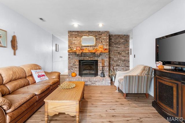 40 Clinton Hill Drive, Belleville, IL 62226