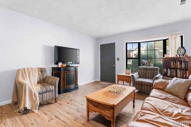 40 Clinton Hill Drive, Belleville, IL 62226