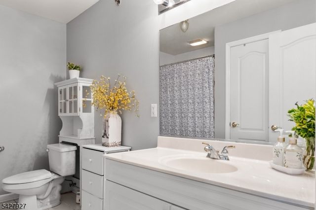 30 Federal Hill Rd 13, Pompton Lakes Boro, NJ 07442