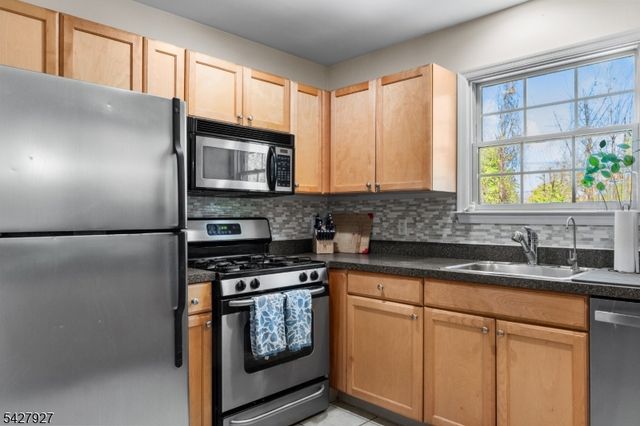 30 Federal Hill Rd 13, Pompton Lakes Boro, NJ 07442