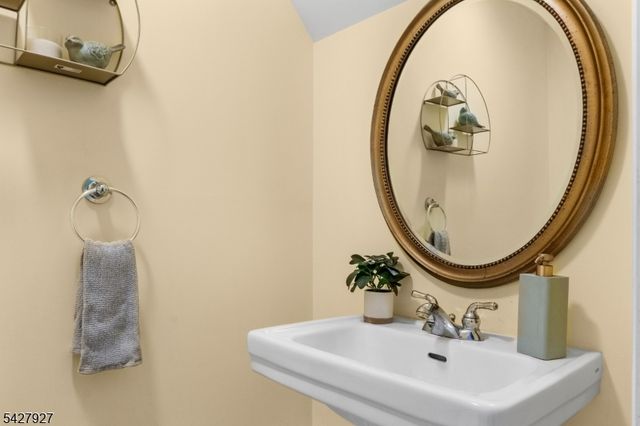 30 Federal Hill Rd 13, Pompton Lakes Boro, NJ 07442