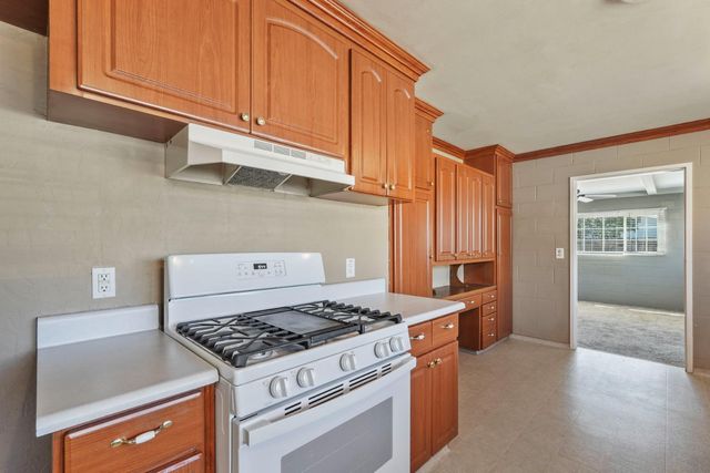 281 Lambuth Ave, Oakdale, CA 95361