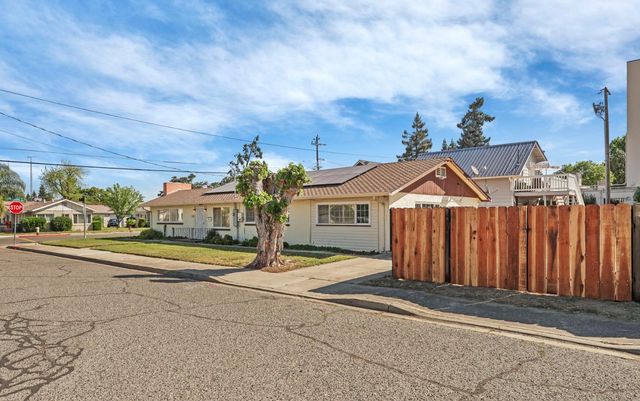 281 Lambuth Ave, Oakdale, CA 95361