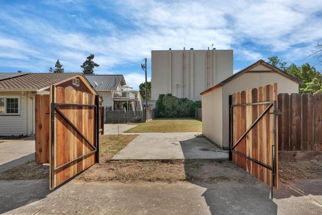 281 Lambuth Ave, Oakdale, CA 95361