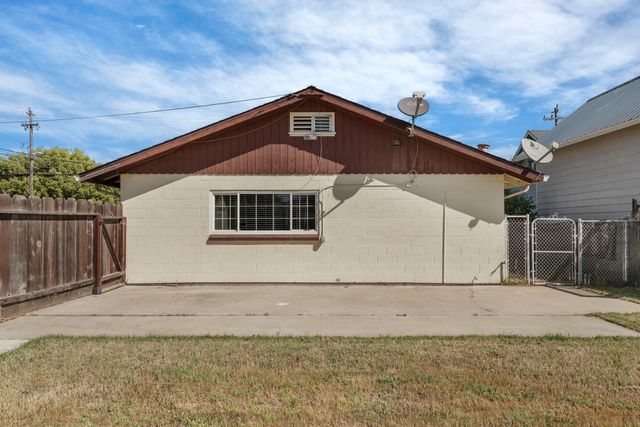 281 Lambuth Ave, Oakdale, CA 95361