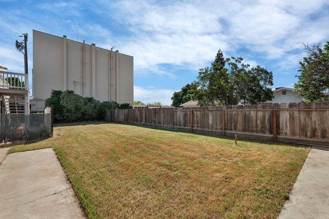 281 Lambuth Ave, Oakdale, CA 95361