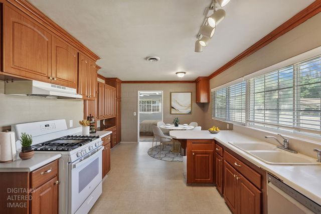 281 Lambuth Ave, Oakdale, CA 95361