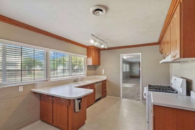 281 Lambuth Ave, Oakdale, CA 95361