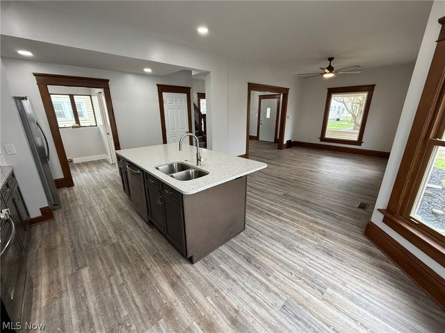 728 Oak Street NW, New Philadelphia, OH 44663