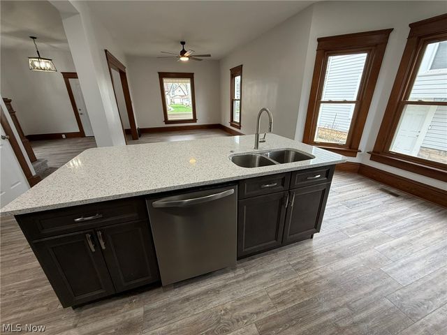 728 Oak Street NW, New Philadelphia, OH 44663