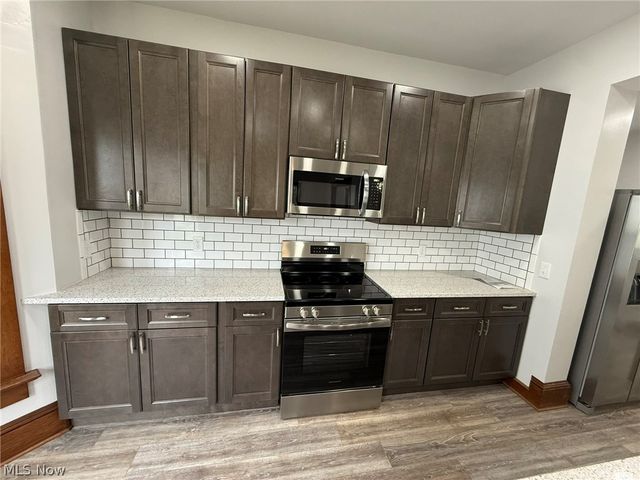 728 Oak Street NW, New Philadelphia, OH 44663