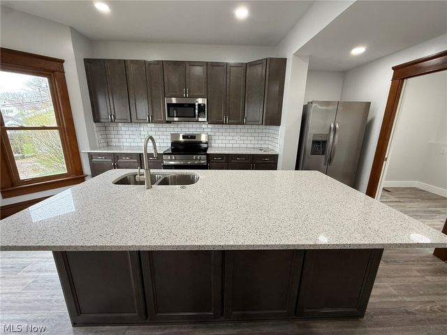 728 Oak Street NW, New Philadelphia, OH 44663