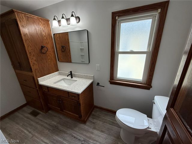 728 Oak Street NW, New Philadelphia, OH 44663