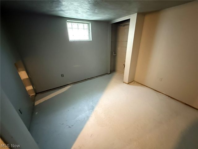 728 Oak Street NW, New Philadelphia, OH 44663