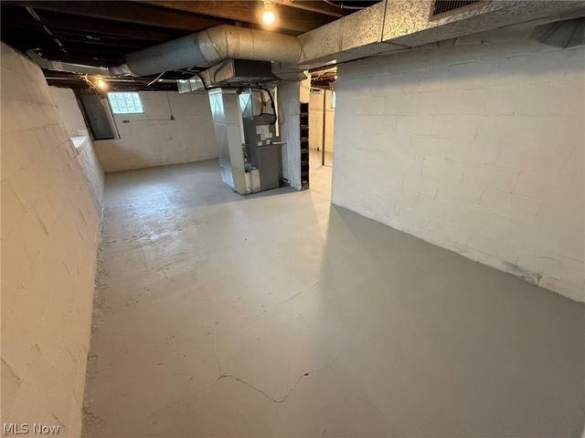 728 Oak Street NW, New Philadelphia, OH 44663