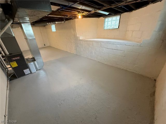 728 Oak Street NW, New Philadelphia, OH 44663