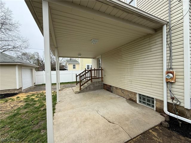 728 Oak Street NW, New Philadelphia, OH 44663