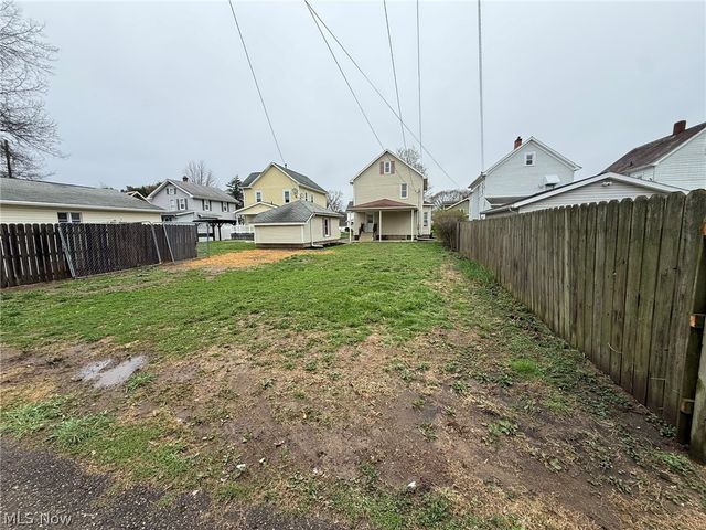 728 Oak Street NW, New Philadelphia, OH 44663