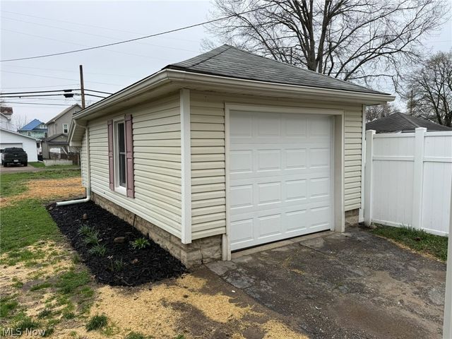 728 Oak Street NW, New Philadelphia, OH 44663