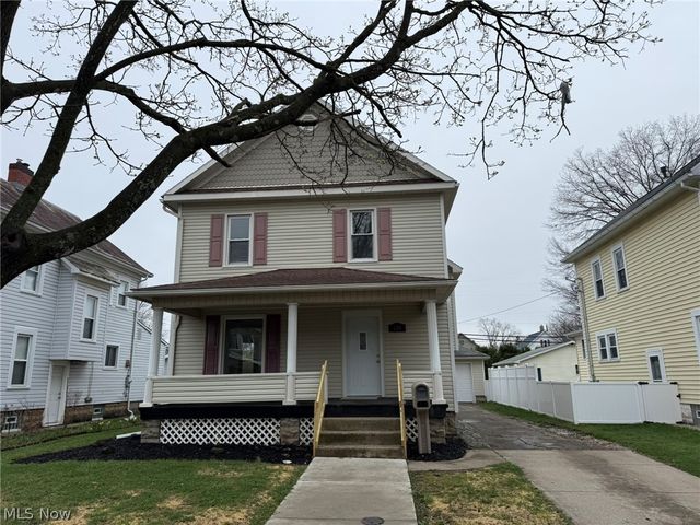 728 Oak Street NW, New Philadelphia, OH 44663