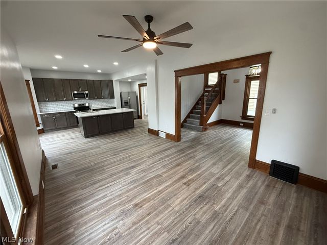 728 Oak Street NW, New Philadelphia, OH 44663