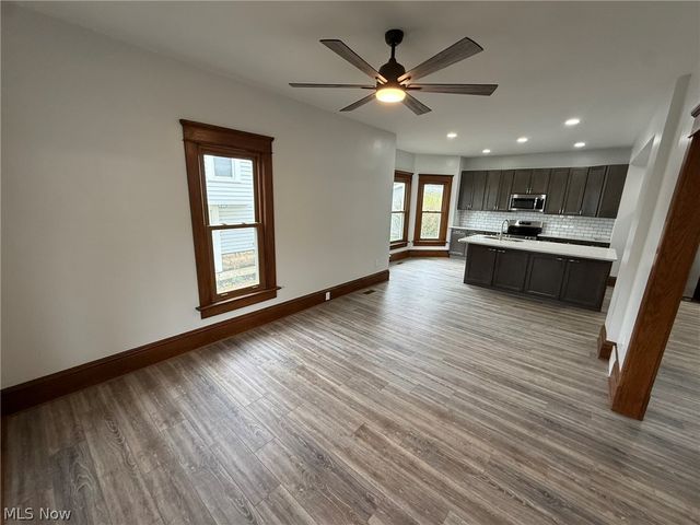 728 Oak Street NW, New Philadelphia, OH 44663